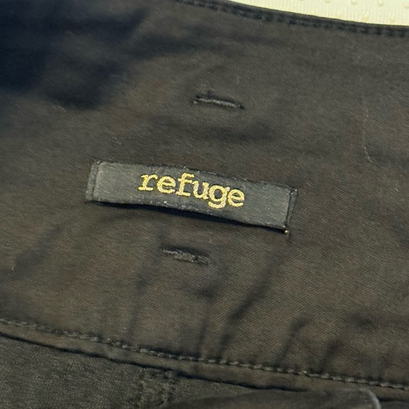 Refuge Black Shorts Hi Rise Sz 10 Cuffed Hem Strechy 3 Button Closure 2.5”Inseam - Picture 3 of 10